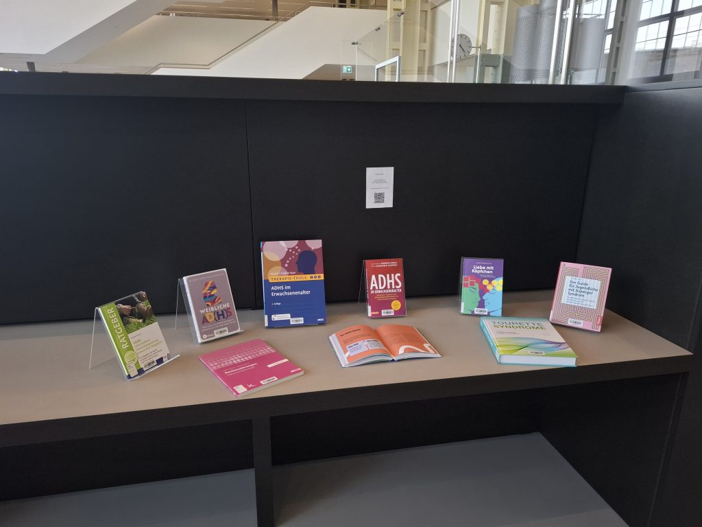 Ausgestellte Literatur zum Thema Neurodiversität