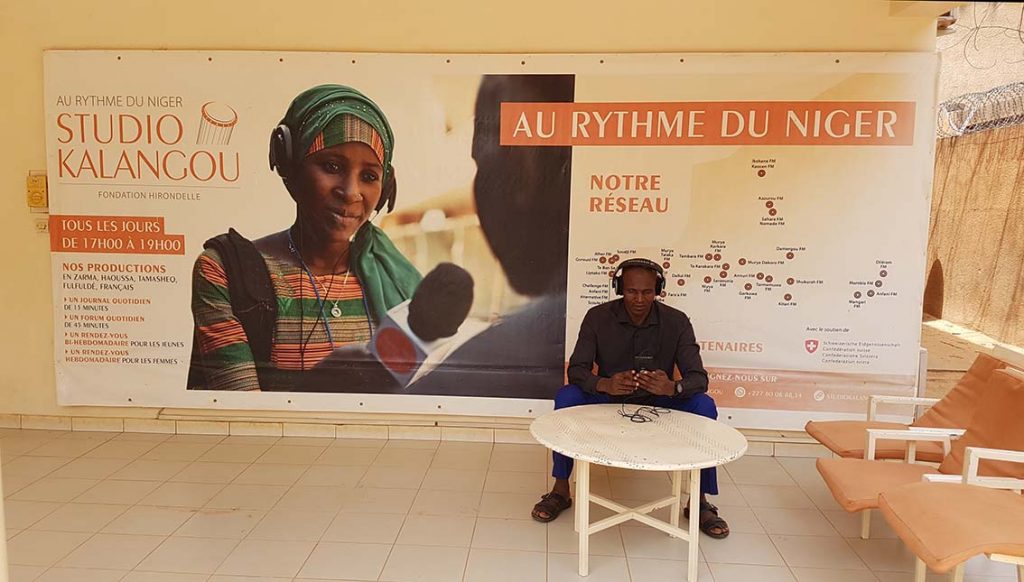 Das Studio Kalangou produziert täglich zwei Stunden Informationssendungen, die von 46 lokalen Radiostationen in Niger ausgestrahlt werden.