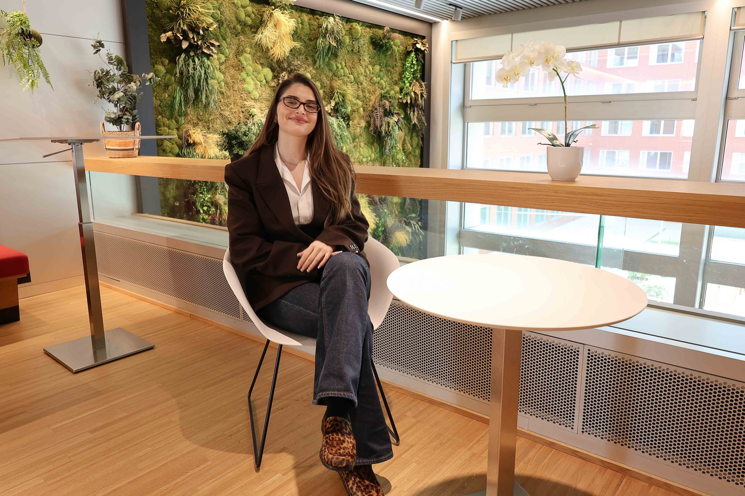 Masterabsolventin Loredana erzählt aus ihrem spannenden Lob und wie sie der Master Language and Communication an der ZHAW darauf vorbereitet hat.