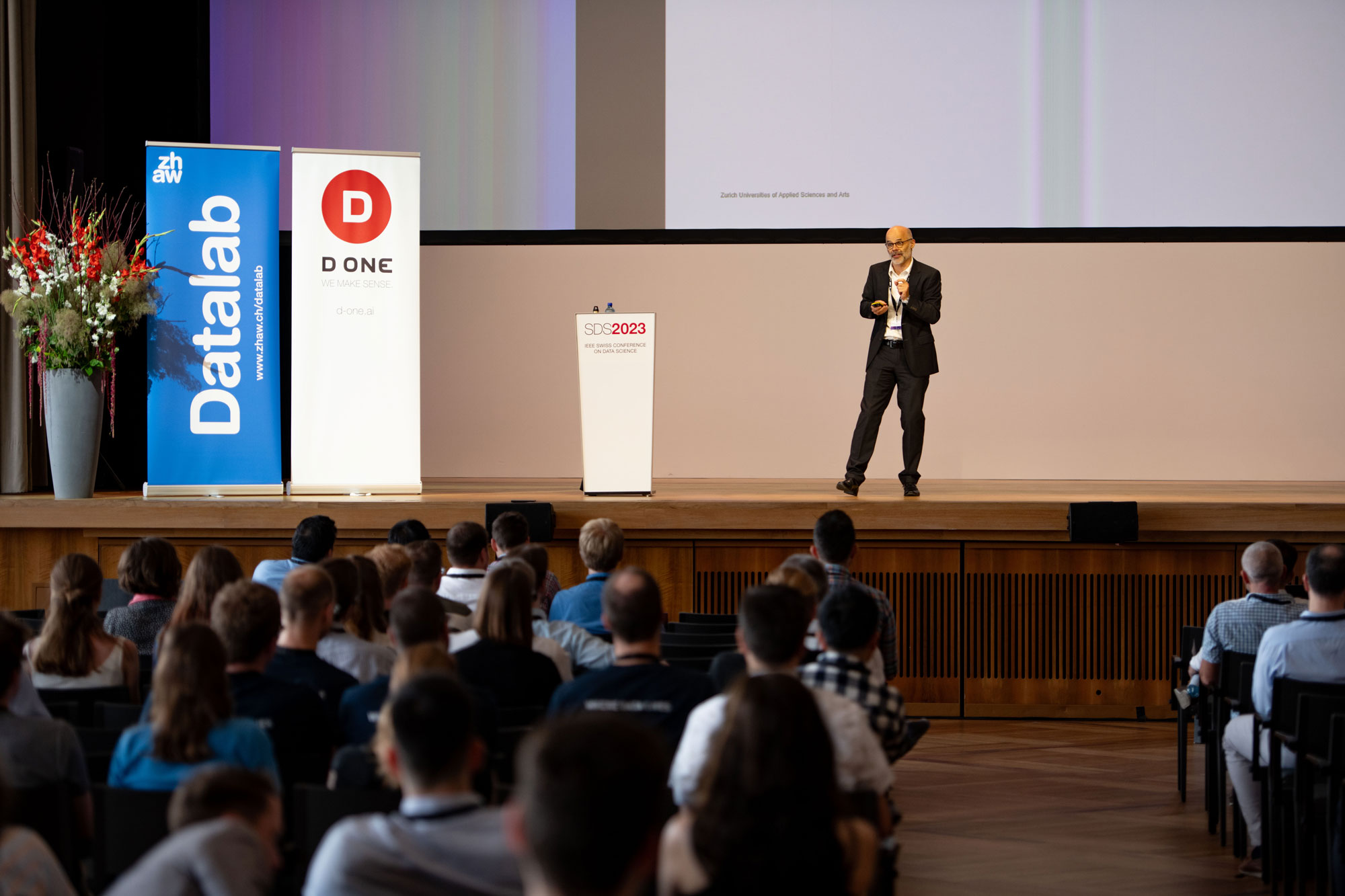 ZHAW researcher Kurt Stockinger during his talk on the stage of the Swiss Data Science Conference.