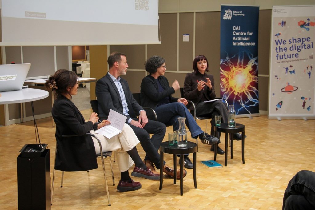 A photo of the panelists at the event "Apero Digital".