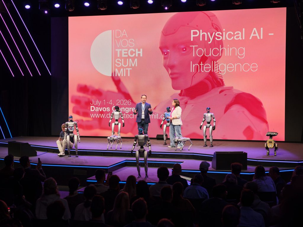 Robots at the main stage of the "AI+X Summit"