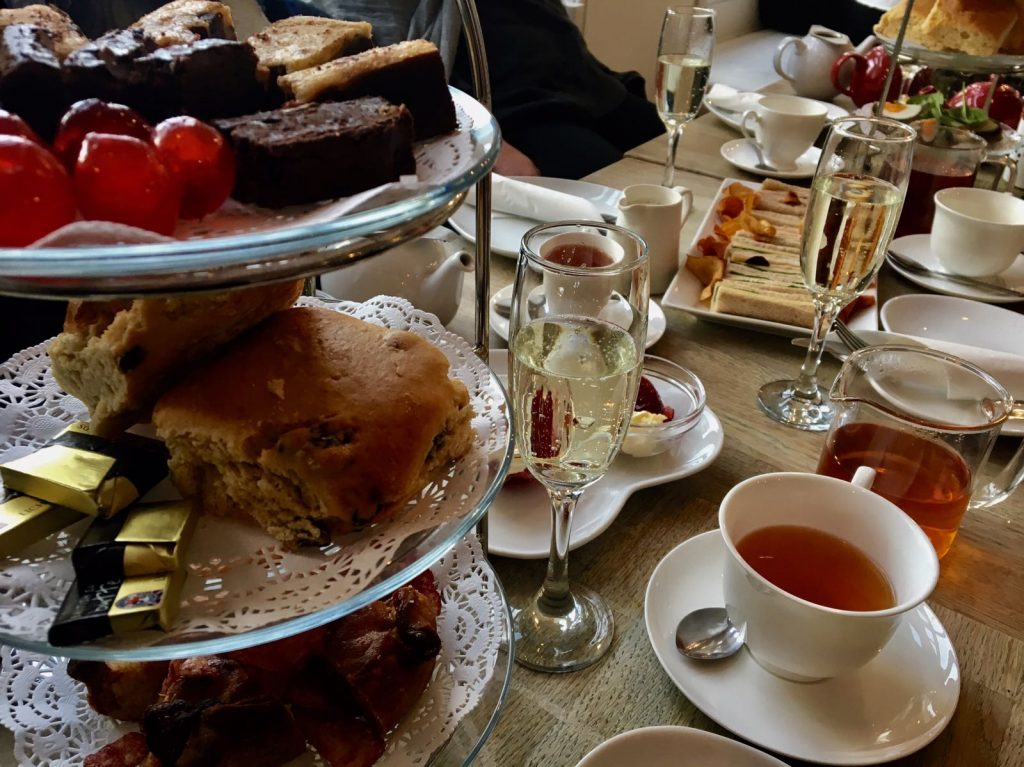 Afternoon tea with scones, tea, sparkling wine and chocholates.