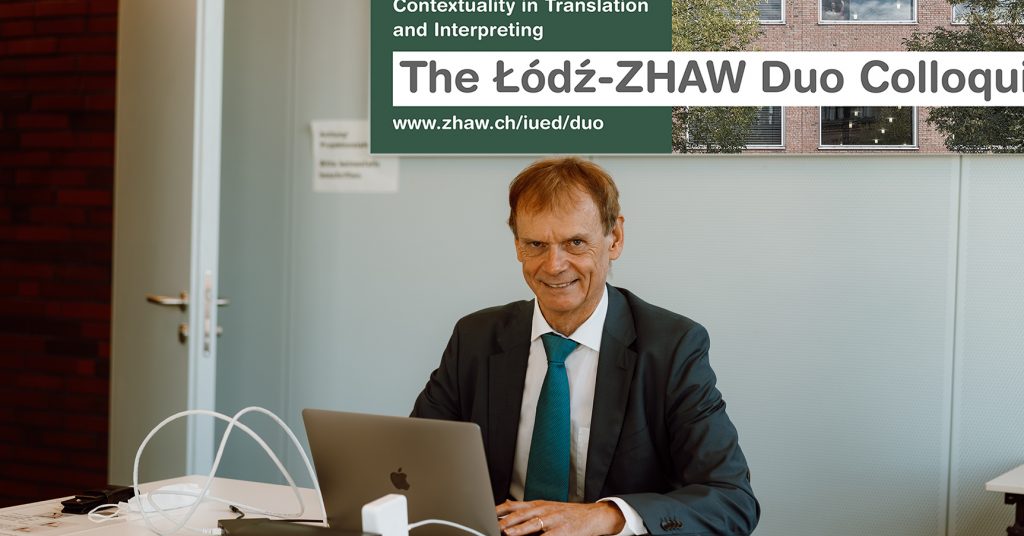 Gary Massey sitzt am Laptop für Präsentation Lodz-ZHAW Duo Colloquium
