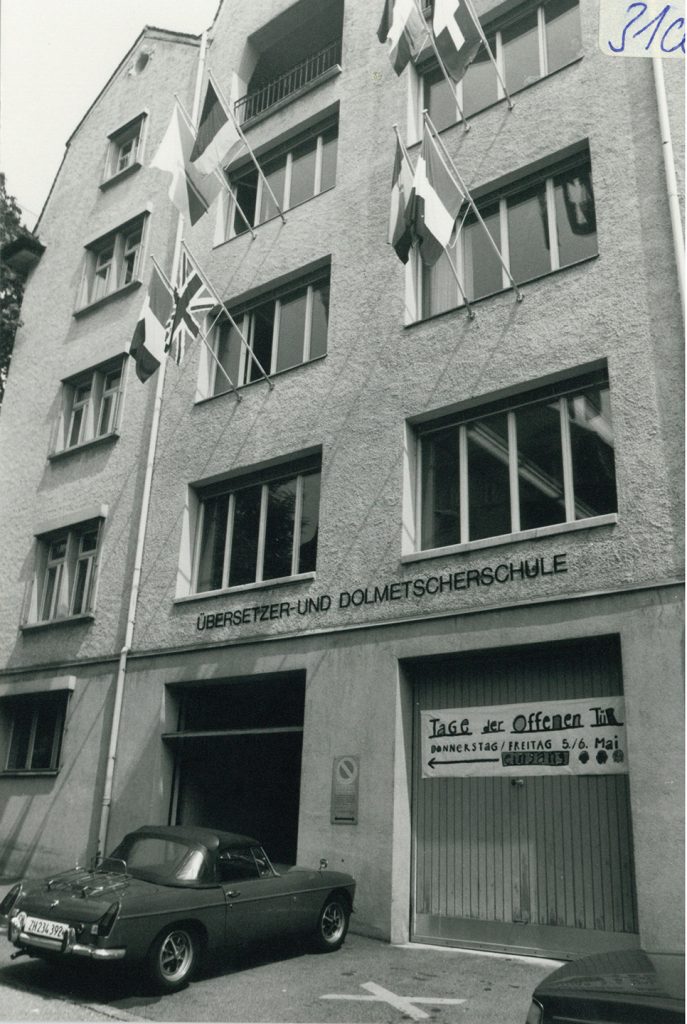 Übersetzer- und Dolmetscherschule Gebäude von aussen Tag der offenen Tür 1983