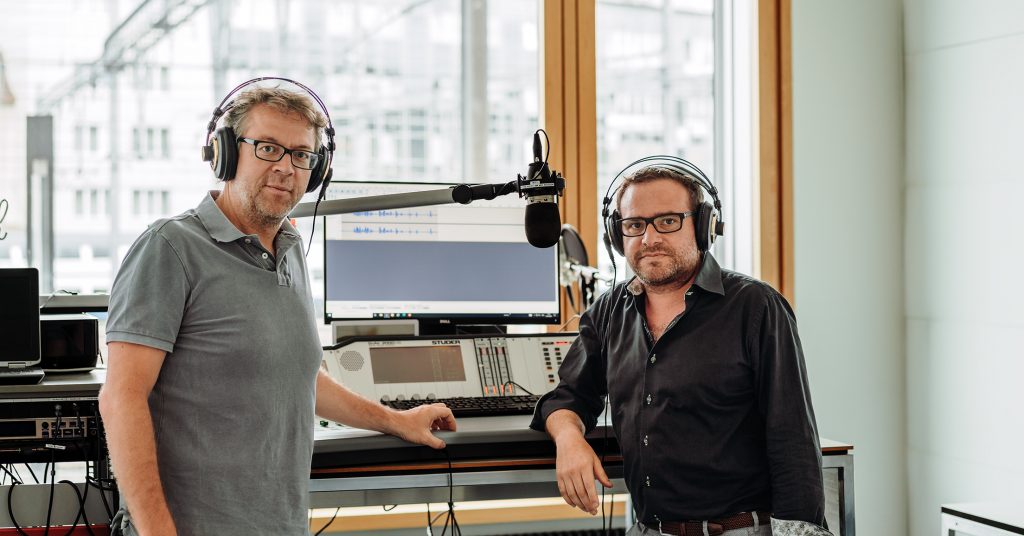 Guido Keel spricht im Podcast IAM on ear mit Pascal Nufer über das Thema Kriegsberichterstattung und die Rolle von Journalist:innen.