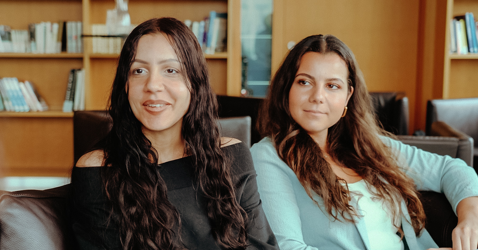 Zwei Schwestern, Studentinnen im Bachelor Sprachliche Integration