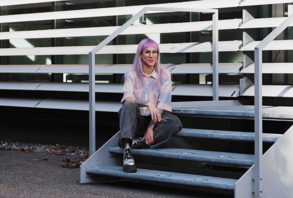 Dana Widmer hat den Master Language and Communication absolviert und ist heute Konferenzdolmetscherin.