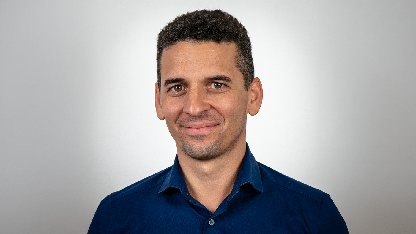 Breites Portraitbild Stéphane Cariello