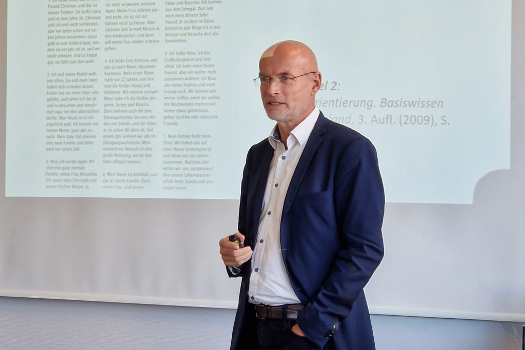 «Kulturwissenschaftliche Ansätze und ihre Didaktik» des Bachelorstudiengangs Sprachliche Integration mit Claus Altmayer.