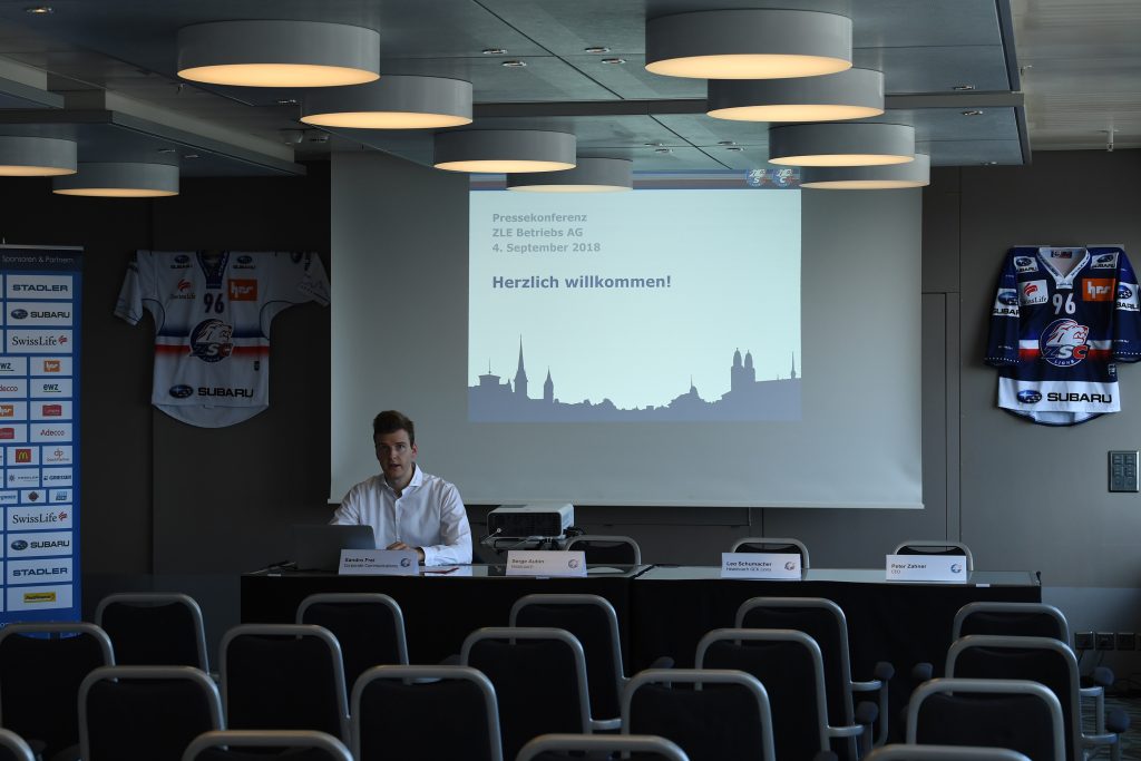 Vor Sandros erster Pressekonferenz