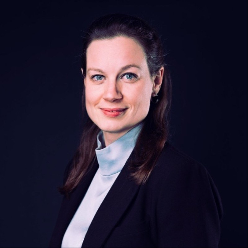 Portrait von Dr. Janina-Vanessa Schneider, Dozentin im CAS Sales