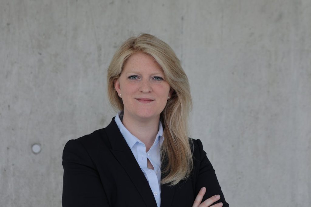 Portrait von Dr. Nina Heim, Dozentin und Projektleiterin am Institut für Marketing Management der ZHAW