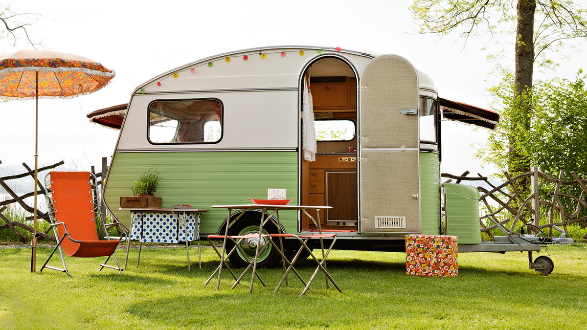 Wohnwagen auf Campingplatz