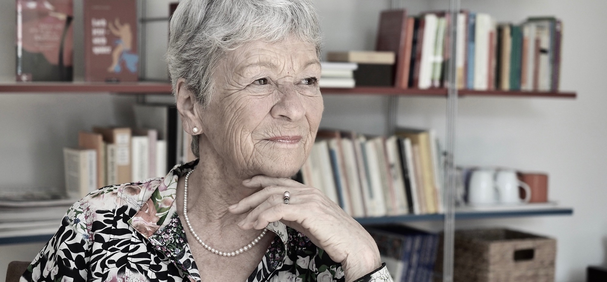 Elisabeth Schlumpf portrait mohnrot